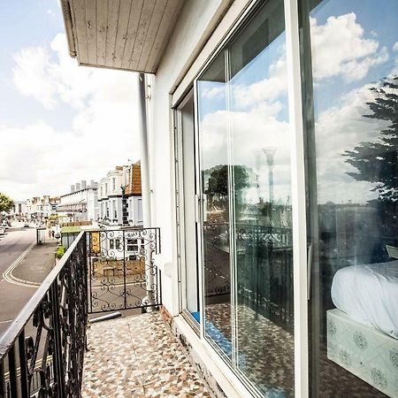 The Clacton Hotel Экстерьер фото
