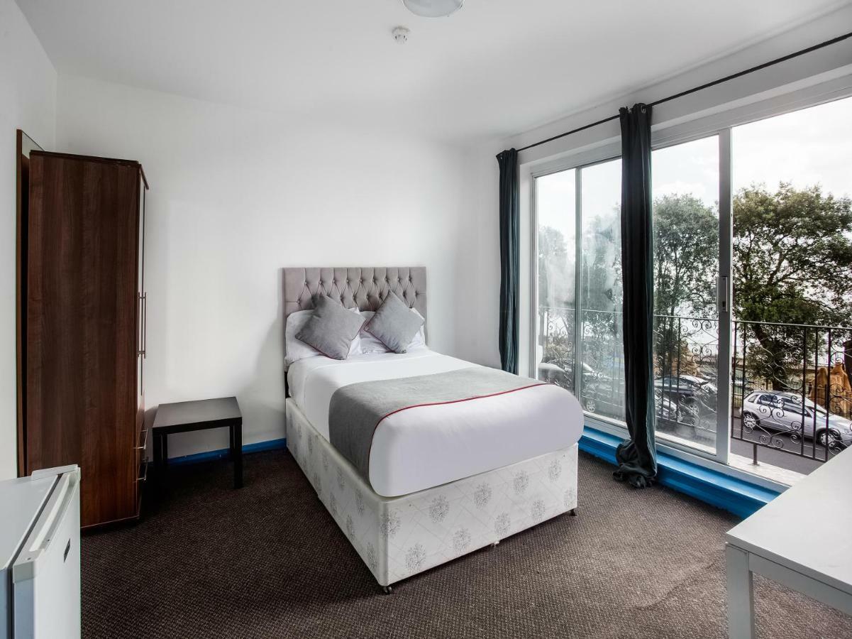 The Clacton Hotel Экстерьер фото
