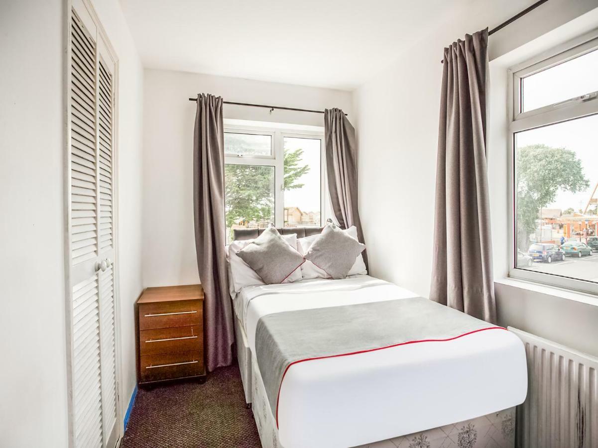 The Clacton Hotel Экстерьер фото