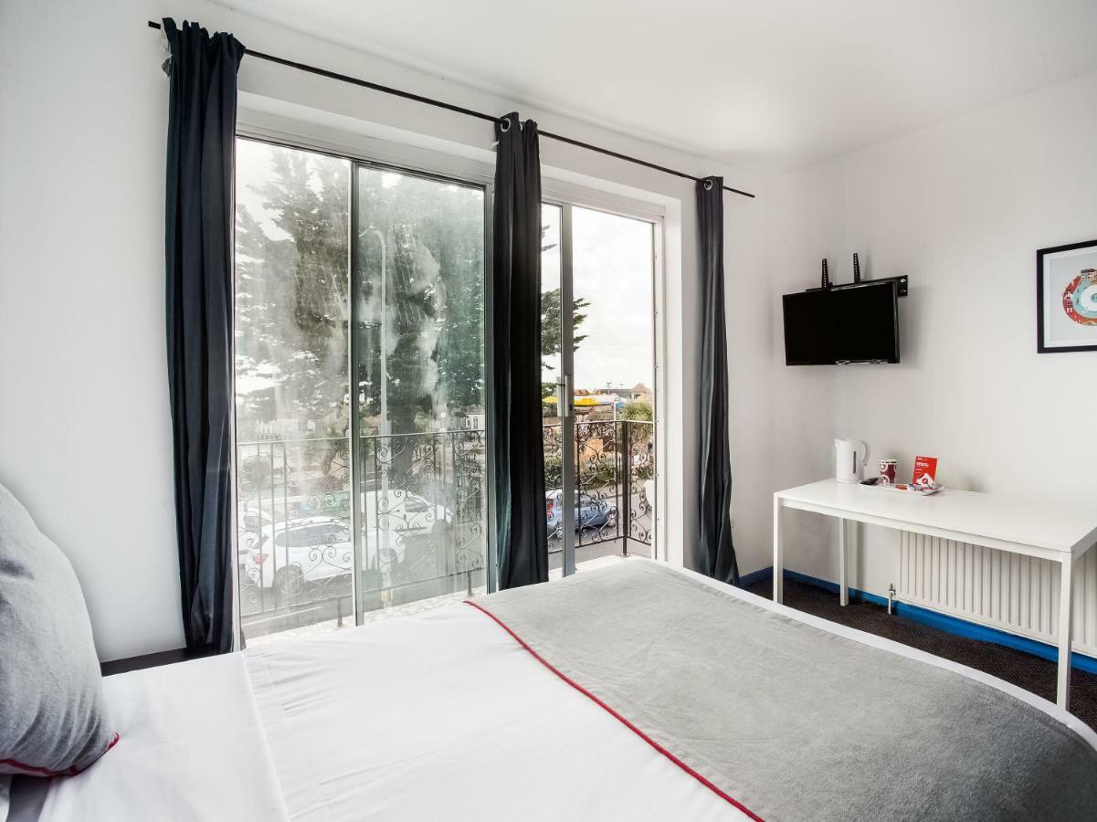 The Clacton Hotel Экстерьер фото