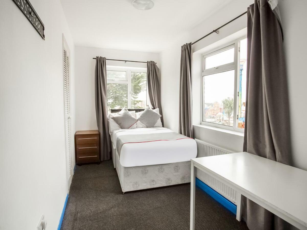 The Clacton Hotel Экстерьер фото